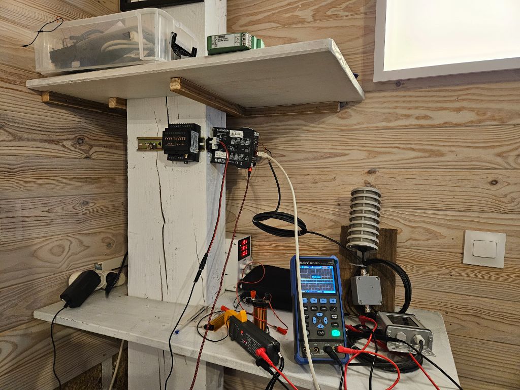 Laboratoire personnel - Oscilloscope et équipements de mesure
